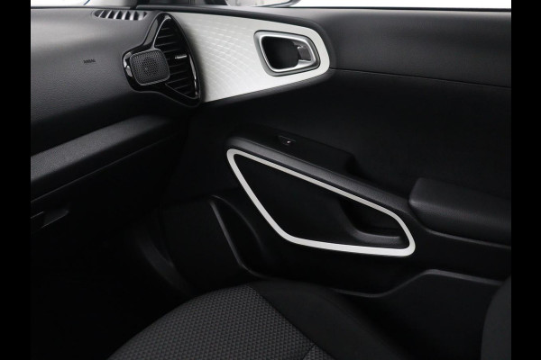 Kia e-Soul DynamicLine 64 kWh | SOH 97,5% | Cruise control | Carplay | Park assist | Camera | Climate control | Virtueel dashboard | plug-in