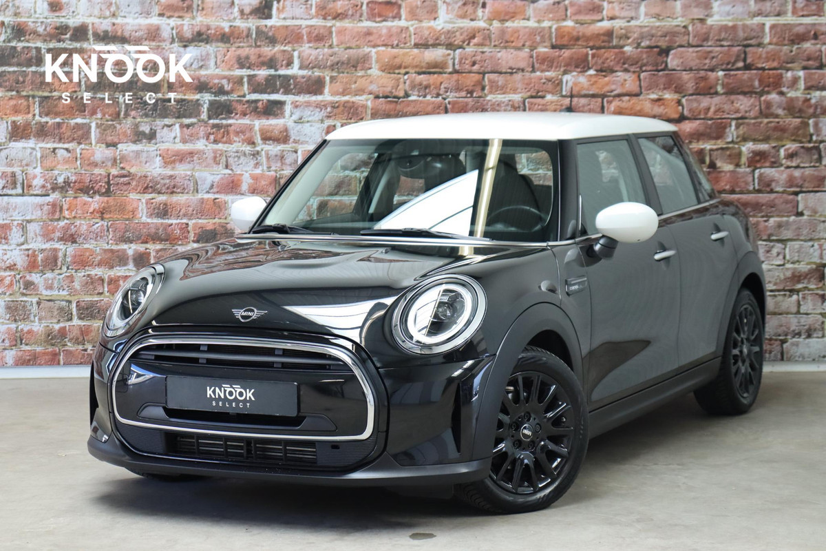 MINI Hatchback Cooper Camden Edition Automaat 5 deurs / Navigatiesysteem / DAB-Tuner / Bluetooth / Driving Assistant / LED-koplamp / Climate Control / Lichtpakket / Parkeersensoren / 16 Inch / Sfeerverlichting