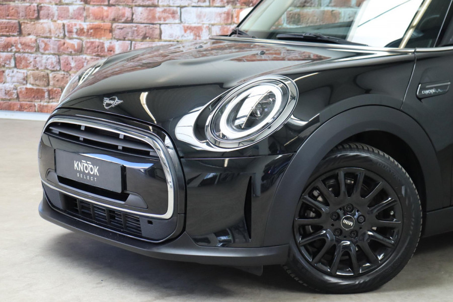 MINI Hatchback Cooper Camden Edition Automaat 5 deurs / Navigatiesysteem / DAB-Tuner / Bluetooth / Driving Assistant / LED-koplamp / Climate Control / Lichtpakket / Parkeersensoren / 16 Inch / Sfeerverlichting