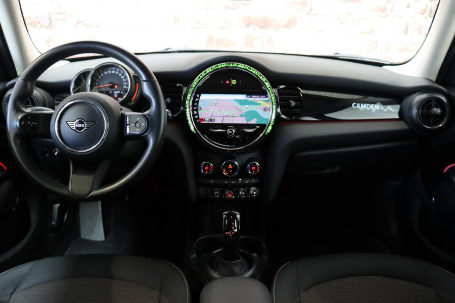 MINI Hatchback Cooper Camden Edition Automaat 5 deurs / Navigatiesysteem / DAB-Tuner / Bluetooth / Driving Assistant / LED-koplamp / Climate Control / Lichtpakket / Parkeersensoren / 16 Inch / Sfeerverlichting