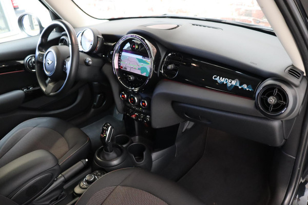 MINI Hatchback Cooper Camden Edition Automaat 5 deurs / Navigatiesysteem / DAB-Tuner / Bluetooth / Driving Assistant / LED-koplamp / Climate Control / Lichtpakket / Parkeersensoren / 16 Inch / Sfeerverlichting