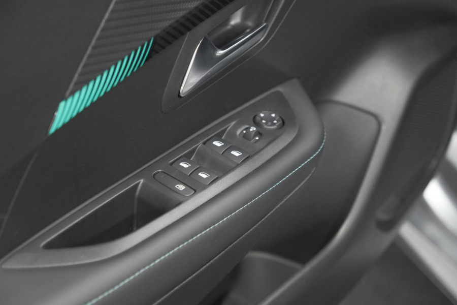 Peugeot 208 PureTech 100 Allure | Navigatie | Parkeersensoren | Apple Carplay