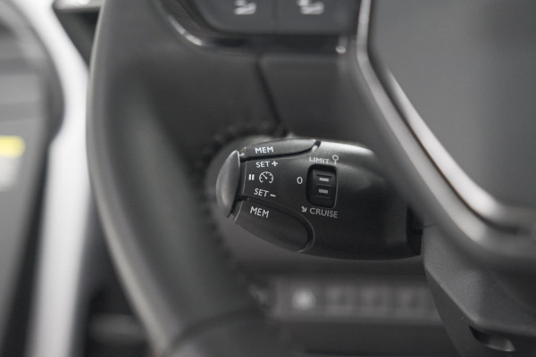 Peugeot 208 PureTech 100 Allure | Navigatie | Parkeersensoren | Apple Carplay