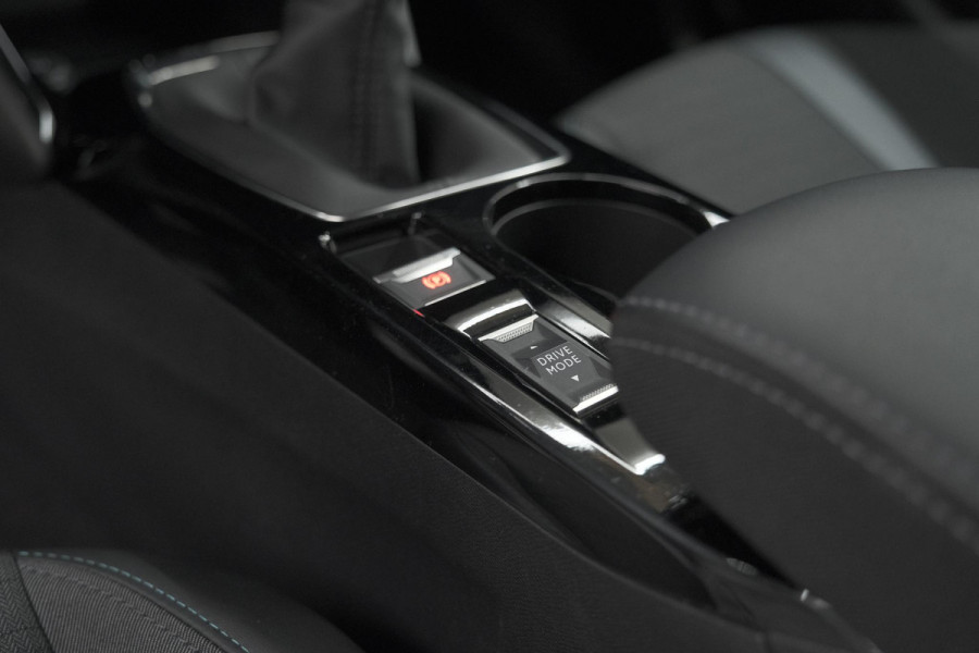 Peugeot 208 PureTech 100 Allure | Navigatie | Parkeersensoren | Apple Carplay