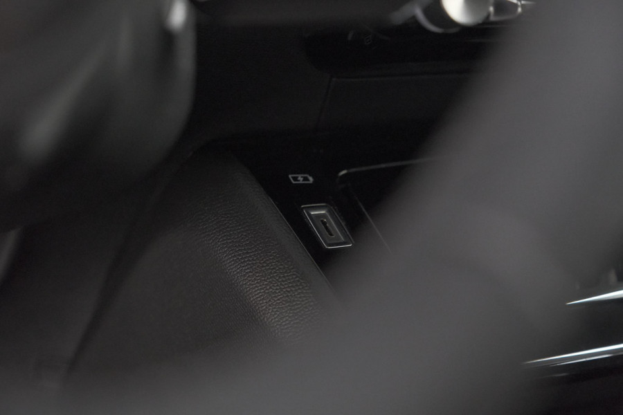 Peugeot 208 PureTech 100 Allure | Navigatie | Parkeersensoren | Apple Carplay
