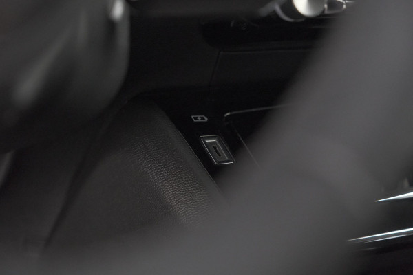 Peugeot 208 PureTech 100 Allure | Navigatie | Parkeersensoren | Apple Carplay