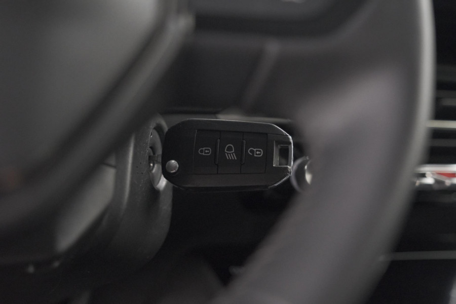 Peugeot 208 PureTech 100 Allure | Navigatie | Parkeersensoren | Apple Carplay