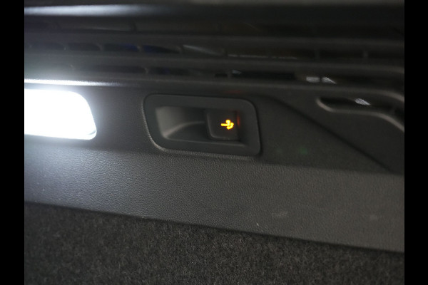 Volkswagen ID.4 GTX 4Motion 77 kWh 300pk Dealer O.H. | Trekhaak Af Fabriek | Panodak | Adaptive Cruise | Camera | IQ Light | Sportstoelen & Stuur Verwarmd | Keyless | Sfeerverlichting | Apple Carplay | Navigatie | DAB | 20"L.M |