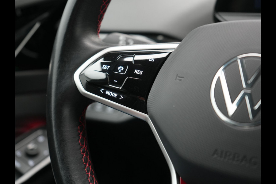 Volkswagen ID.4 GTX 4Motion 77 kWh 300pk Dealer O.H. | Trekhaak Af Fabriek | Panodak | Adaptive Cruise | Camera | IQ Light | Sportstoelen & Stuur Verwarmd | Keyless | Sfeerverlichting | Apple Carplay | Navigatie | DAB | 20"L.M |