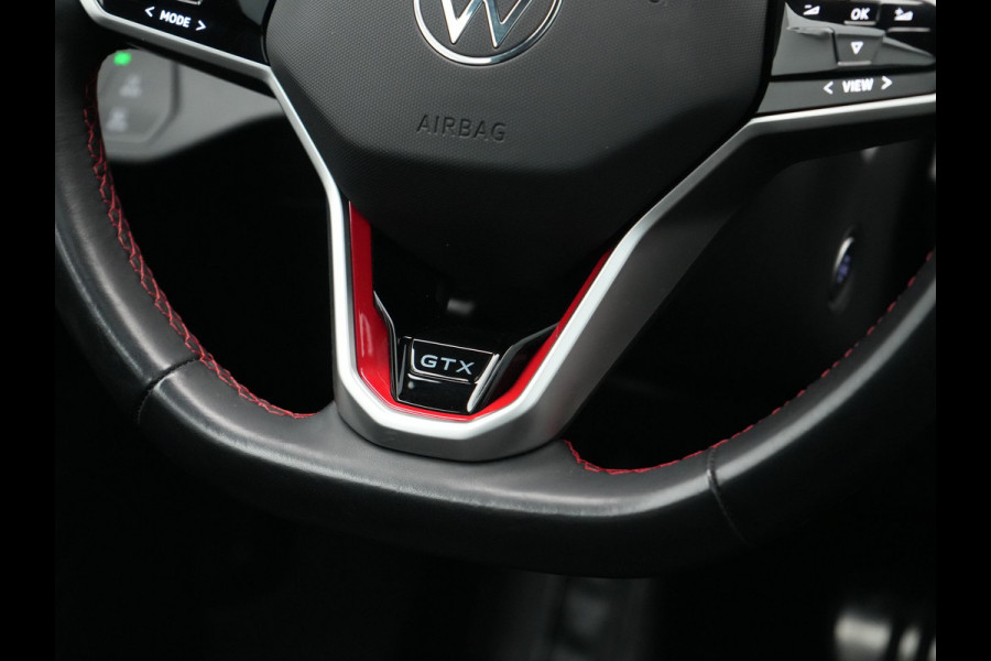 Volkswagen ID.4 GTX 4Motion 77 kWh 300pk Dealer O.H. | Trekhaak Af Fabriek | Panodak | Adaptive Cruise | Camera | IQ Light | Sportstoelen & Stuur Verwarmd | Keyless | Sfeerverlichting | Apple Carplay | Navigatie | DAB | 20"L.M |