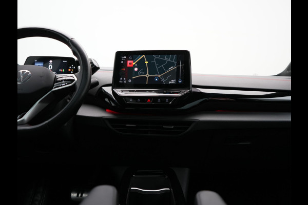 Volkswagen ID.4 GTX 4Motion 77 kWh 300pk Dealer O.H. | Trekhaak Af Fabriek | Panodak | Adaptive Cruise | Camera | IQ Light | Sportstoelen & Stuur Verwarmd | Keyless | Sfeerverlichting | Apple Carplay | Navigatie | DAB | 20"L.M |
