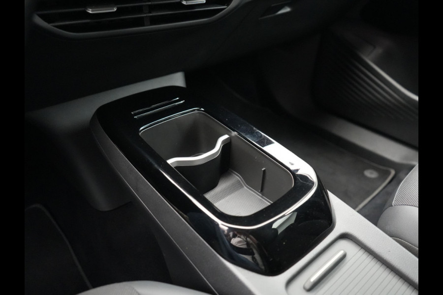 Volkswagen ID.4 GTX 4Motion 77 kWh 300pk Dealer O.H. | Trekhaak Af Fabriek | Panodak | Adaptive Cruise | Camera | IQ Light | Sportstoelen & Stuur Verwarmd | Keyless | Sfeerverlichting | Apple Carplay | Navigatie | DAB | 20"L.M |