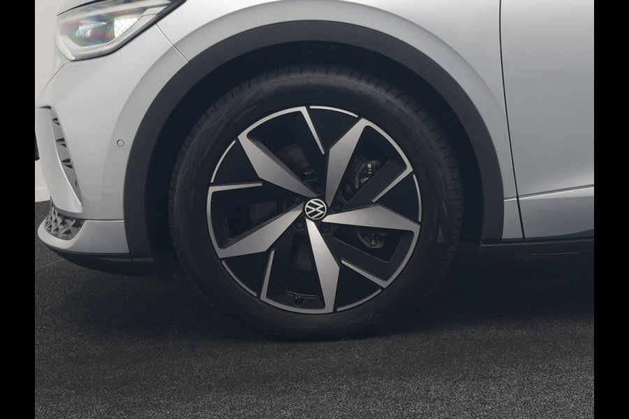 Volkswagen ID.4 GTX 4Motion 77 kWh 300pk Dealer O.H. | Trekhaak Af Fabriek | Panodak | Adaptive Cruise | Camera | IQ Light | Sportstoelen & Stuur Verwarmd | Keyless | Sfeerverlichting | Apple Carplay | Navigatie | DAB | 20"L.M |