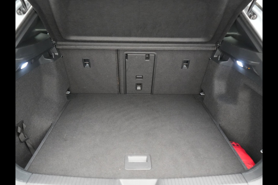 Volkswagen ID.4 GTX 4Motion 77 kWh 300pk Dealer O.H. | Trekhaak Af Fabriek | Panodak | Adaptive Cruise | Camera | IQ Light | Sportstoelen & Stuur Verwarmd | Keyless | Sfeerverlichting | Apple Carplay | Navigatie | DAB | 20"L.M |