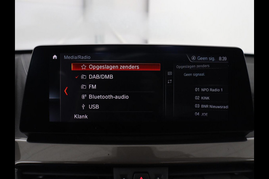 BMW X1 xDrive25e Business Edition Plus | SOH 91,4% | Panoramadak | Leder | Stoelverwarming | Sfeerverlichting | Cruise control | Navigatie | Park assist | PHEV