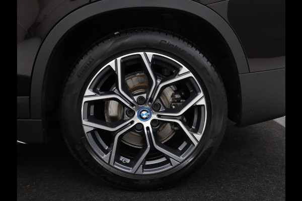 BMW X1 xDrive25e Business Edition Plus | SOH 91,4% | Panoramadak | Leder | Stoelverwarming | Sfeerverlichting | Cruise control | Navigatie | Park assist | PHEV