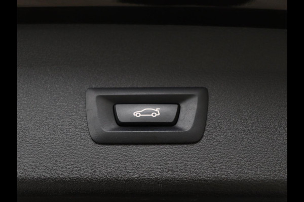 BMW X1 xDrive25e Business Edition Plus | SOH 91,4% | Panoramadak | Leder | Stoelverwarming | Sfeerverlichting | Cruise control | Navigatie | Park assist | PHEV