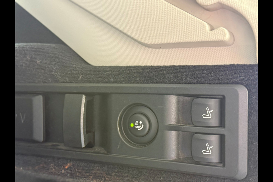 BMW 3 Serie Touring 330e Luxury Line PHEV 293pk Dealer O.H. | Trekhaak Af Fabriek | Panodak | 360 Camera | Lederen Sportstoelen Memory & Verwarmd | Keyless | Blis | Sfeerverlichting | Apple Carplay | Navigatie | DAB | Plug In Hybrid |