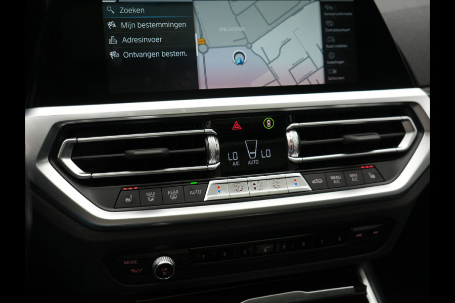 BMW 3 Serie Touring 330e Luxury Line PHEV 293pk Dealer O.H. | Trekhaak Af Fabriek | Panodak | 360 Camera | Lederen Sportstoelen Memory & Verwarmd | Keyless | Blis | Sfeerverlichting | Apple Carplay | Navigatie | DAB | Plug In Hybrid |