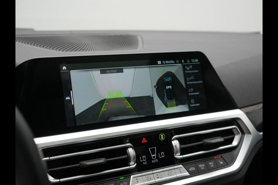 BMW 3 Serie Touring 330e Luxury Line PHEV 293pk Dealer O.H. | Trekhaak Af Fabriek | Panodak | 360 Camera | Lederen Sportstoelen Memory & Verwarmd | Keyless | Blis | Sfeerverlichting | Apple Carplay | Navigatie | DAB | Plug In Hybrid |