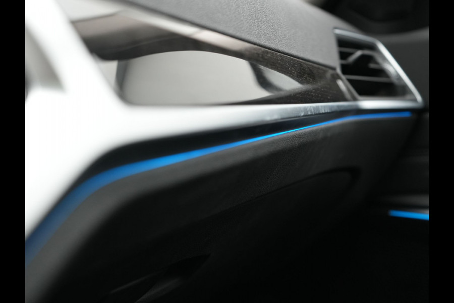 BMW 3 Serie Touring 330e Luxury Line PHEV 293pk Dealer O.H. | Trekhaak Af Fabriek | Panodak | 360 Camera | Lederen Sportstoelen Memory & Verwarmd | Keyless | Blis | Sfeerverlichting | Apple Carplay | Navigatie | DAB | Plug In Hybrid |