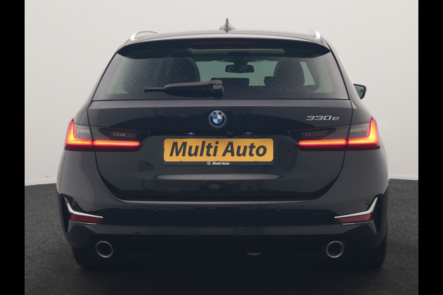 BMW 3 Serie Touring 330e Luxury Line PHEV 293pk Dealer O.H. | Trekhaak Af Fabriek | Panodak | 360 Camera | Lederen Sportstoelen Memory & Verwarmd | Keyless | Blis | Sfeerverlichting | Apple Carplay | Navigatie | DAB | Plug In Hybrid |