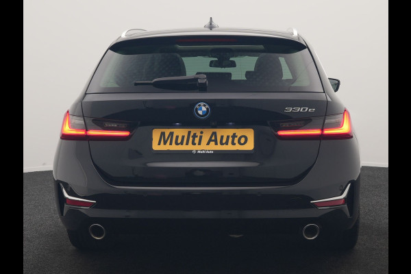 BMW 3 Serie Touring 330e Luxury Line PHEV 293pk Dealer O.H. | Trekhaak Af Fabriek | Panodak | 360 Camera | Lederen Sportstoelen Memory & Verwarmd | Keyless | Blis | Sfeerverlichting | Apple Carplay | Navigatie | DAB | Plug In Hybrid |