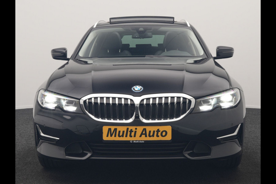 BMW 3 Serie Touring 330e Luxury Line PHEV 293pk Dealer O.H. | Trekhaak Af Fabriek | Panodak | 360 Camera | Lederen Sportstoelen Memory & Verwarmd | Keyless | Blis | Sfeerverlichting | Apple Carplay | Navigatie | DAB | Plug In Hybrid |