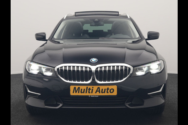 BMW 3 Serie Touring 330e Luxury Line PHEV 293pk Dealer O.H. | Trekhaak Af Fabriek | Panodak | 360 Camera | Lederen Sportstoelen Memory & Verwarmd | Keyless | Blis | Sfeerverlichting | Apple Carplay | Navigatie | DAB | Plug In Hybrid |
