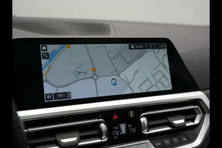 BMW 3 Serie Touring 330e Luxury Line PHEV 293pk Dealer O.H. | Trekhaak Af Fabriek | Panodak | 360 Camera | Lederen Sportstoelen Memory & Verwarmd | Keyless | Blis | Sfeerverlichting | Apple Carplay | Navigatie | DAB | Plug In Hybrid |