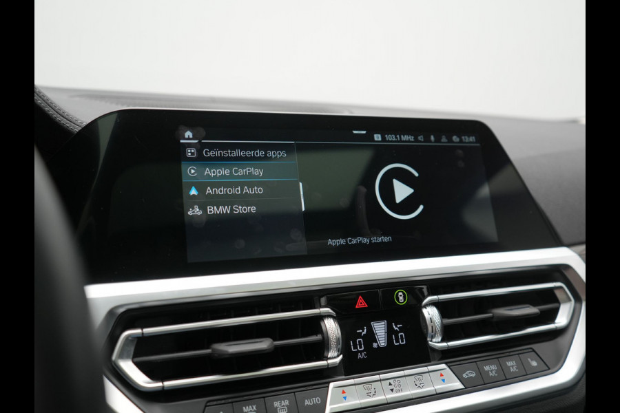 BMW 3 Serie Touring 330e Luxury Line PHEV 293pk Dealer O.H. | Trekhaak Af Fabriek | Panodak | 360 Camera | Lederen Sportstoelen Memory & Verwarmd | Keyless | Blis | Sfeerverlichting | Apple Carplay | Navigatie | DAB | Plug In Hybrid |