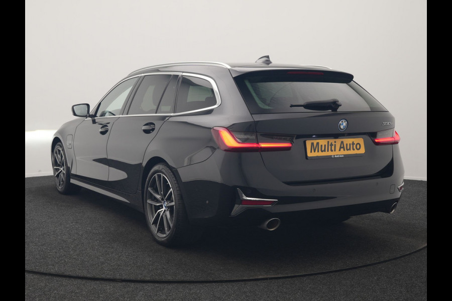 BMW 3 Serie Touring 330e Luxury Line PHEV 293pk Dealer O.H. | Trekhaak Af Fabriek | Panodak | 360 Camera | Lederen Sportstoelen Memory & Verwarmd | Keyless | Blis | Sfeerverlichting | Apple Carplay | Navigatie | DAB | Plug In Hybrid |