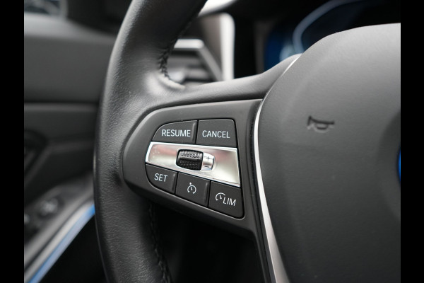 BMW 3 Serie Touring 330e Luxury Line PHEV 293pk Dealer O.H. | Trekhaak Af Fabriek | Panodak | 360 Camera | Lederen Sportstoelen Memory & Verwarmd | Keyless | Blis | Sfeerverlichting | Apple Carplay | Navigatie | DAB | Plug In Hybrid |