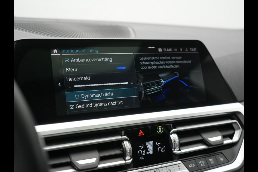 BMW 3 Serie Touring 330e Luxury Line PHEV 293pk Dealer O.H. | Trekhaak Af Fabriek | Panodak | 360 Camera | Lederen Sportstoelen Memory & Verwarmd | Keyless | Blis | Sfeerverlichting | Apple Carplay | Navigatie | DAB | Plug In Hybrid |