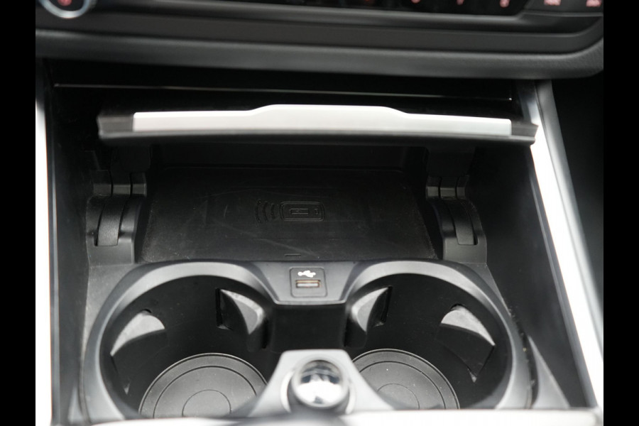 BMW 3 Serie Touring 330e Luxury Line PHEV 293pk Dealer O.H. | Trekhaak Af Fabriek | Panodak | 360 Camera | Lederen Sportstoelen Memory & Verwarmd | Keyless | Blis | Sfeerverlichting | Apple Carplay | Navigatie | DAB | Plug In Hybrid |