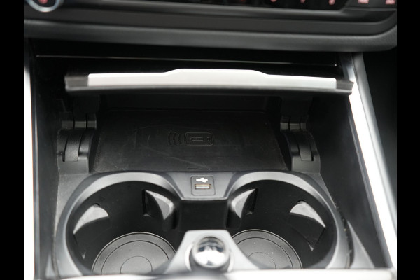 BMW 3 Serie Touring 330e Luxury Line PHEV 293pk Dealer O.H. | Trekhaak Af Fabriek | Panodak | 360 Camera | Lederen Sportstoelen Memory & Verwarmd | Keyless | Blis | Sfeerverlichting | Apple Carplay | Navigatie | DAB | Plug In Hybrid |