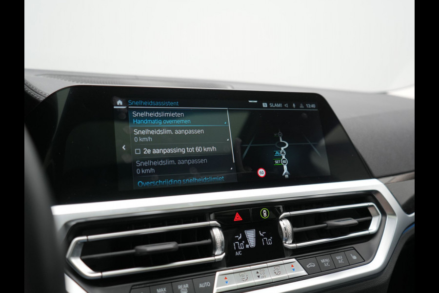 BMW 3 Serie Touring 330e Luxury Line PHEV 293pk Dealer O.H. | Trekhaak Af Fabriek | Panodak | 360 Camera | Lederen Sportstoelen Memory & Verwarmd | Keyless | Blis | Sfeerverlichting | Apple Carplay | Navigatie | DAB | Plug In Hybrid |