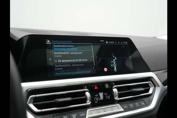 BMW 3 Serie Touring 330e Luxury Line PHEV 293pk Dealer O.H. | Trekhaak Af Fabriek | Panodak | 360 Camera | Lederen Sportstoelen Memory & Verwarmd | Keyless | Blis | Sfeerverlichting | Apple Carplay | Navigatie | DAB | Plug In Hybrid |