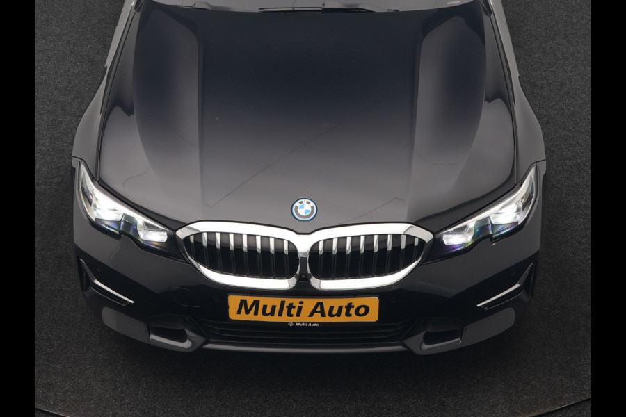 BMW 3 Serie Touring 330e Luxury Line PHEV 293pk Dealer O.H. | Trekhaak Af Fabriek | Panodak | 360 Camera | Lederen Sportstoelen Memory & Verwarmd | Keyless | Blis | Sfeerverlichting | Apple Carplay | Navigatie | DAB | Plug In Hybrid |