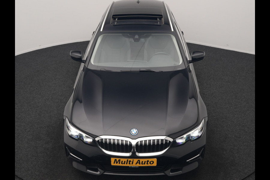 BMW 3 Serie Touring 330e Luxury Line PHEV 293pk Dealer O.H. | Trekhaak Af Fabriek | Panodak | 360 Camera | Lederen Sportstoelen Memory & Verwarmd | Keyless | Blis | Sfeerverlichting | Apple Carplay | Navigatie | DAB | Plug In Hybrid |