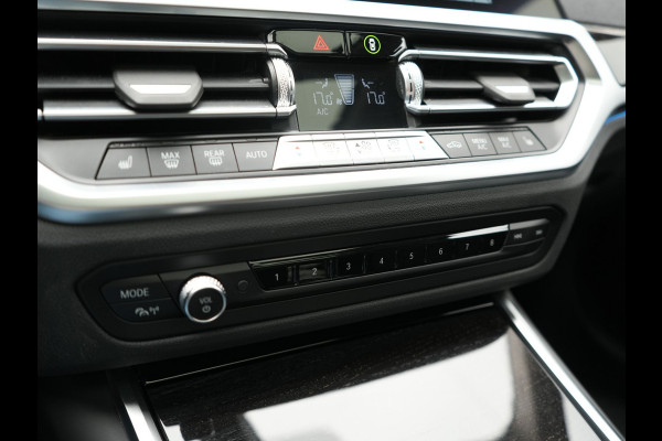 BMW 3 Serie Touring 330e Luxury Line PHEV 293pk Dealer O.H. | Trekhaak Af Fabriek | Panodak | 360 Camera | Lederen Sportstoelen Memory & Verwarmd | Keyless | Blis | Sfeerverlichting | Apple Carplay | Navigatie | DAB | Plug In Hybrid |