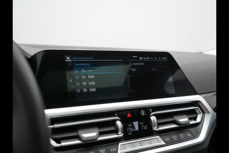 BMW 3 Serie Touring 330e Luxury Line PHEV 293pk Dealer O.H. | Trekhaak Af Fabriek | Panodak | 360 Camera | Lederen Sportstoelen Memory & Verwarmd | Keyless | Blis | Sfeerverlichting | Apple Carplay | Navigatie | DAB | Plug In Hybrid |