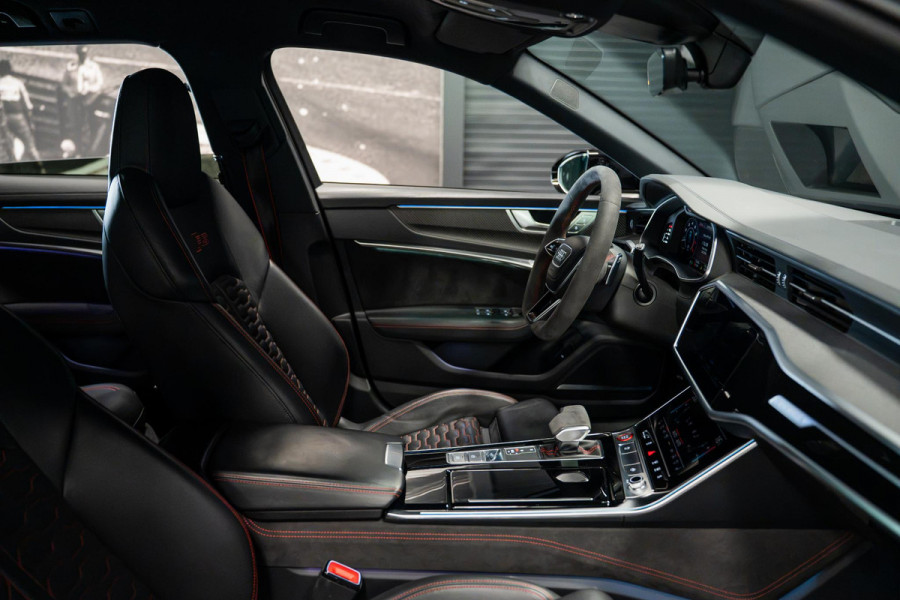 Audi RS6 Avant TFSI Quattro *Keramisch / Vierwielbesturing / Stoelventilatie / Bang & Olufsen / Soft-Close / Standverwarming / Carbon*