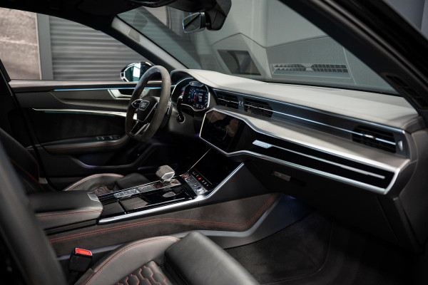 Audi RS6 Avant TFSI Quattro *Keramisch / Vierwielbesturing / Stoelventilatie / Bang & Olufsen / Soft-Close / Standverwarming / Carbon*
