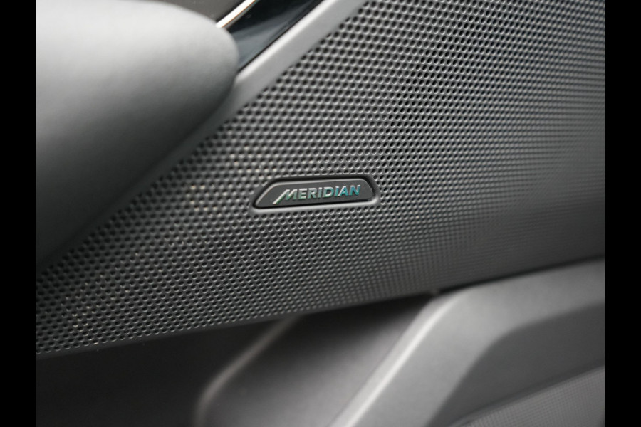 Land Rover Range Rover Velar P400e PHEV 400pk | Panodak | Adaptive Cruise | Camera | Meridian Audio | Lederen Sportstoelen Memory | Apple Carplay | Blis | Keyless | Navigatie | DAB | 20"L.M | Plug In Hybrid |