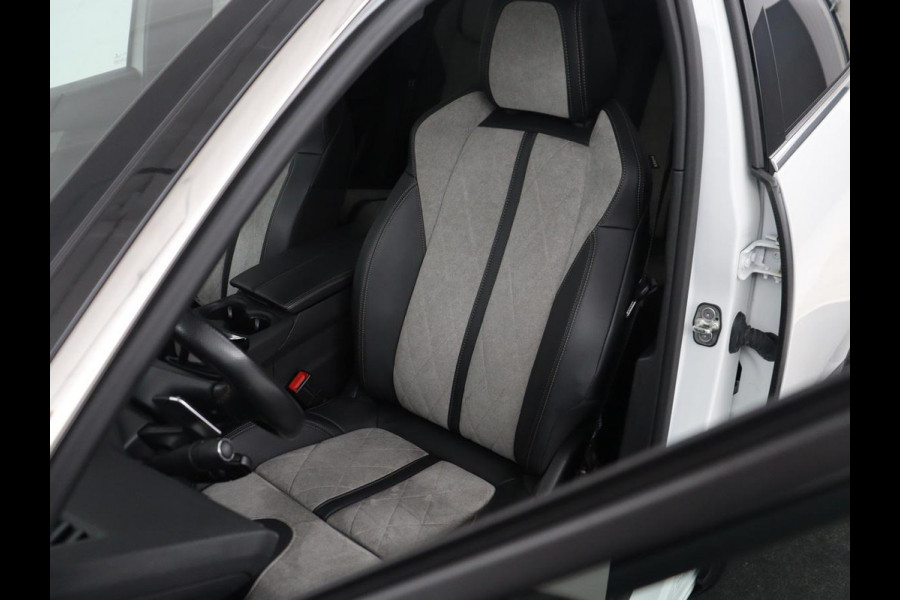 Peugeot 3008 1.6 HYbrid4 300 Première Pack | SOH 93,8% | Panoramadak | Leder/alacantara | Memory | Stoelverwarming | Carplay | 360 camera | Trekhaak | PHEV