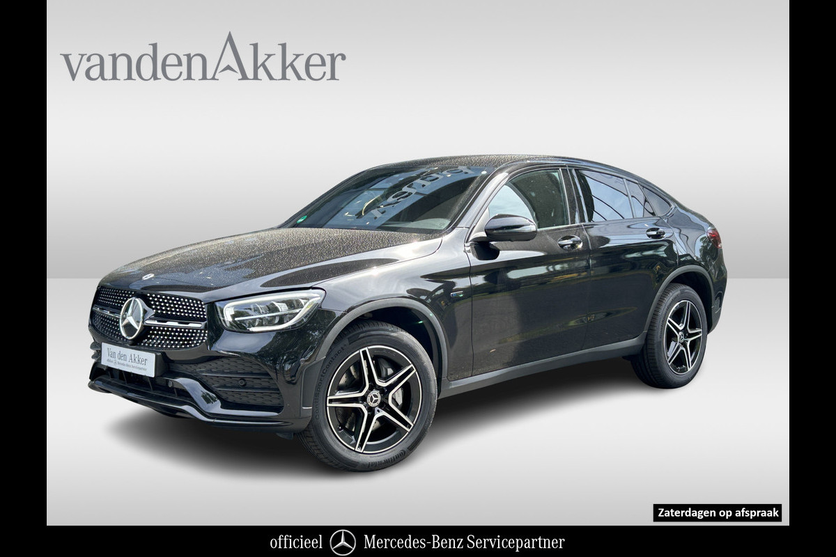 Mercedes-Benz GLC 300e AMG 4Matic Coupé // Trekhaak // 360 Camera // Sfeerverlichting // Augmented Reality // Night Pakket // Digitaal dashbord