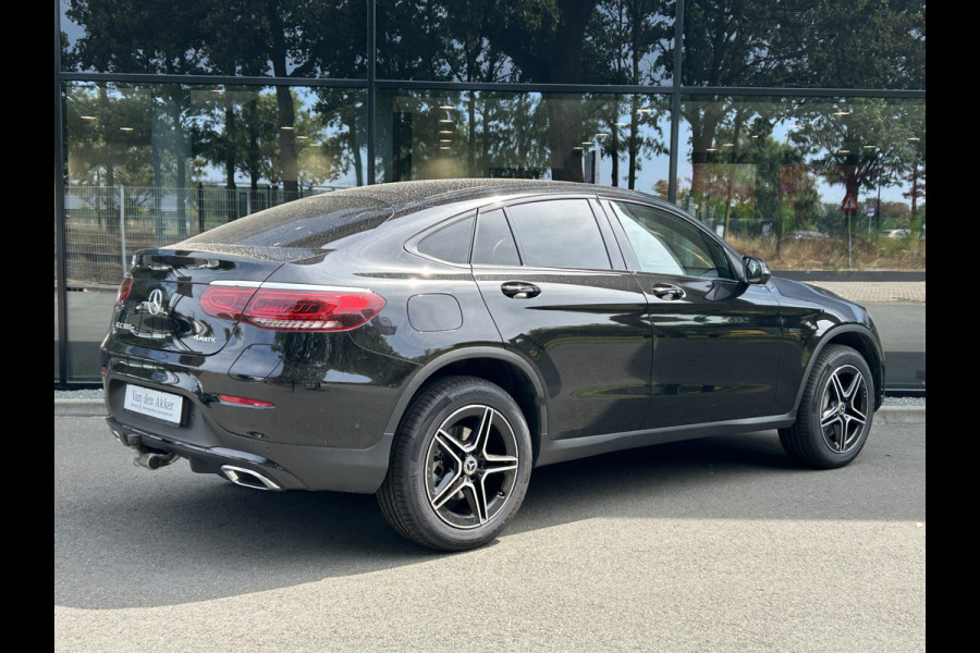 Mercedes-Benz GLC 300e AMG 4Matic Coupé // Trekhaak // 360 Camera // Sfeerverlichting // Augmented Reality // Night Pakket // Digitaal dashbord