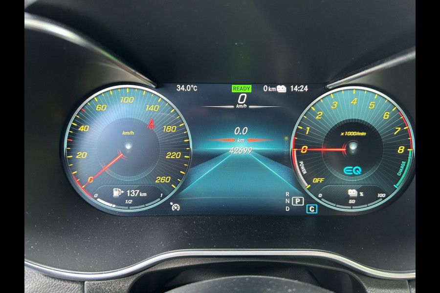 Mercedes-Benz GLC 300e AMG 4Matic Coupé // Trekhaak // 360 Camera // Sfeerverlichting // Augmented Reality // Night Pakket // Digitaal dashbord