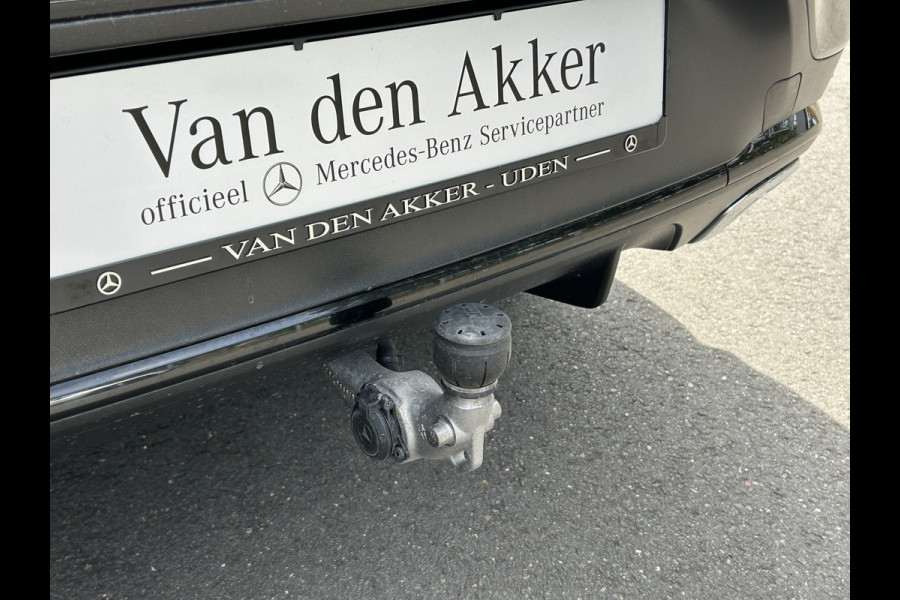 Mercedes-Benz GLC 300e AMG 4Matic Coupé // Trekhaak // 360 Camera // Sfeerverlichting // Augmented Reality // Night Pakket // Digitaal dashbord